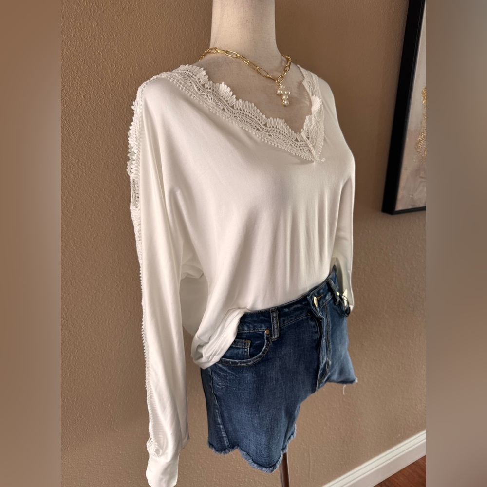 White Lace Trim V-Neck Women's Top - Picture 8 of 13